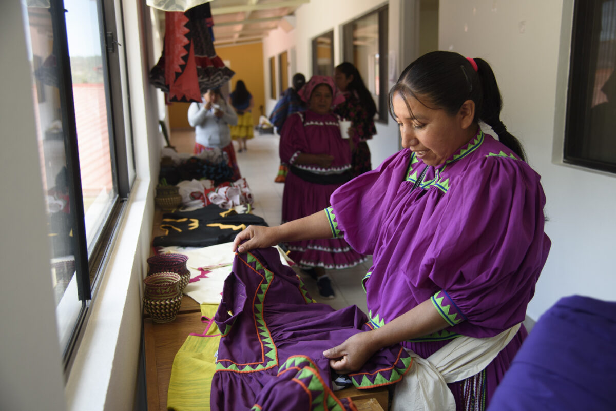 El valor de la cultura: primer encuentro de mujeres costureras rarámuri
