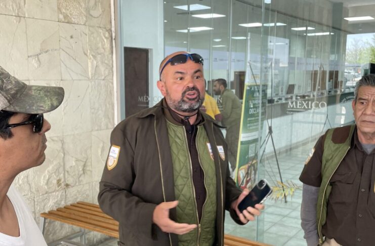 Trabajadores del INM defienden a detenidos